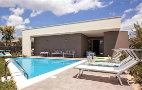 4 Bedroom Cozy Home In Mascalucia Mascalucia